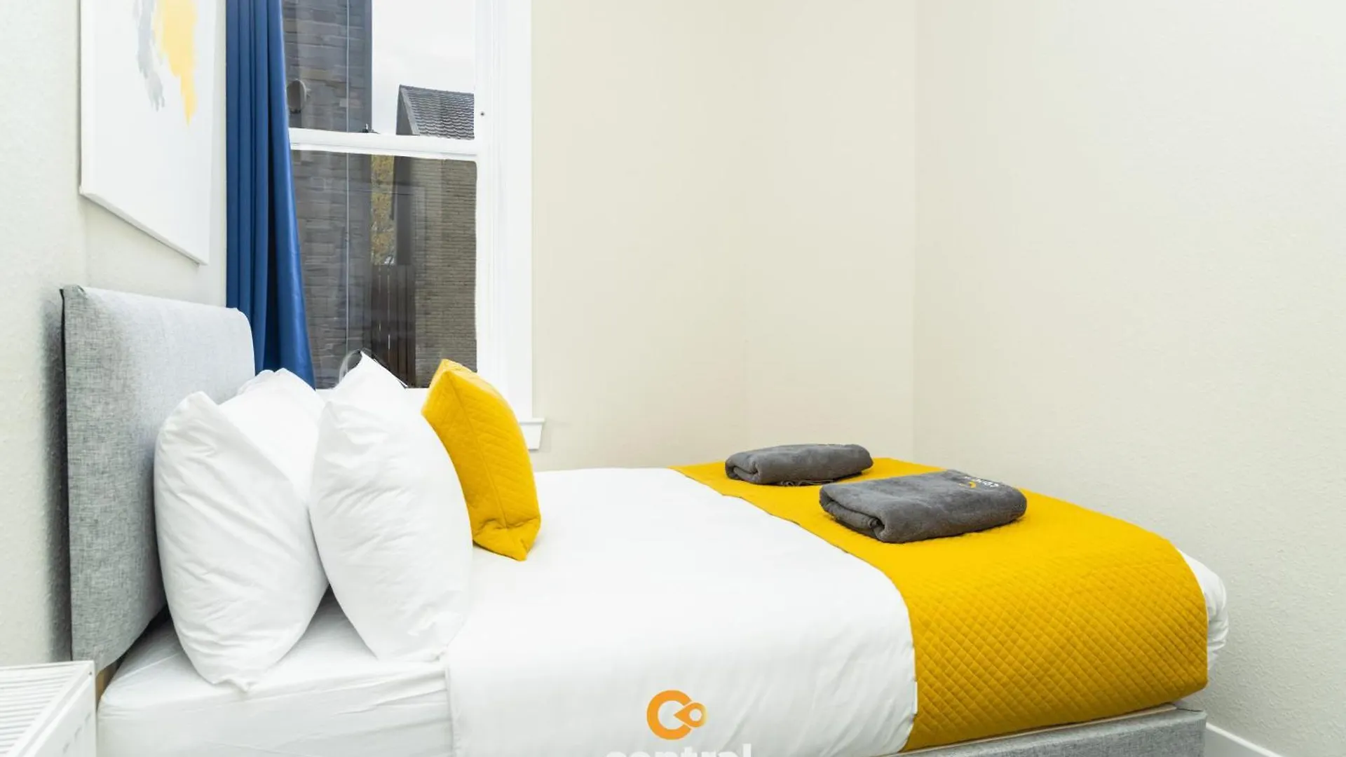 Central Serviced Apartments - 2 Bedroom - Ground Floor - Modern - Sleeps 4 - 2 X Double Beds - Free Street Parking - Fully Equipped - Short & Long Term Stays Available - Contact Us For Your Requirements Dundee 0*,  United Kingdom