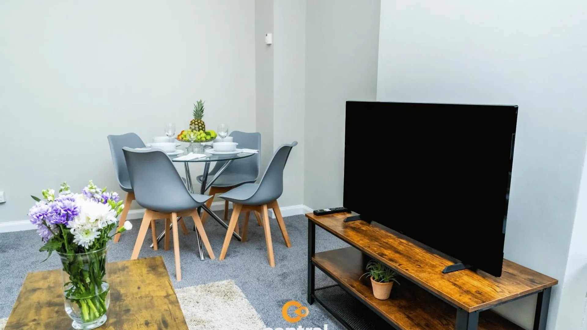 Central Serviced Apartments - 2 Bedroom - Ground Floor - Modern - Sleeps 4 - 2 X Double Beds - Free Street Parking - Fully Equipped - Short & Long Term Stays Available - Contact Us For Your Requirements Dundee