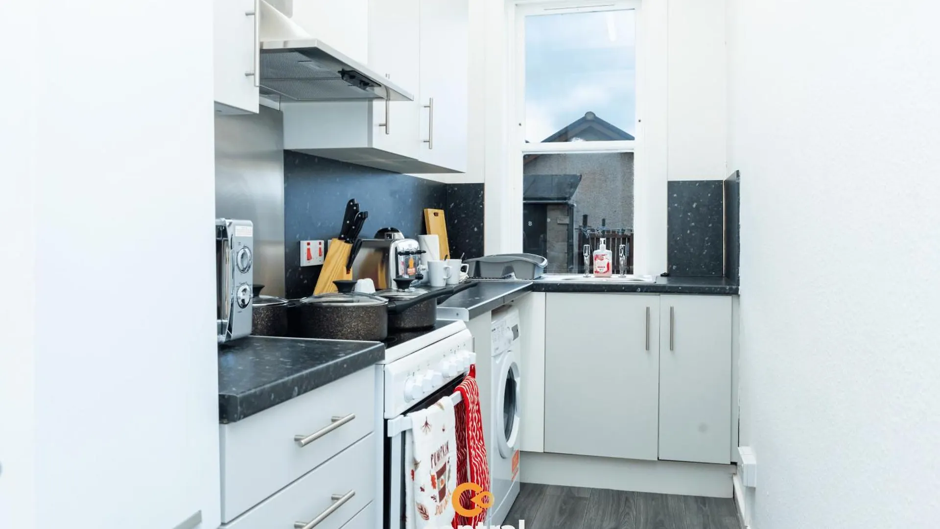 Central Serviced Apartments - 2 Bedroom - Ground Floor - Modern - Sleeps 4 - 2 X Double Beds - Free Street Parking - Fully Equipped - Short & Long Term Stays Available - Contact Us For Your Requirements Dundee United Kingdom