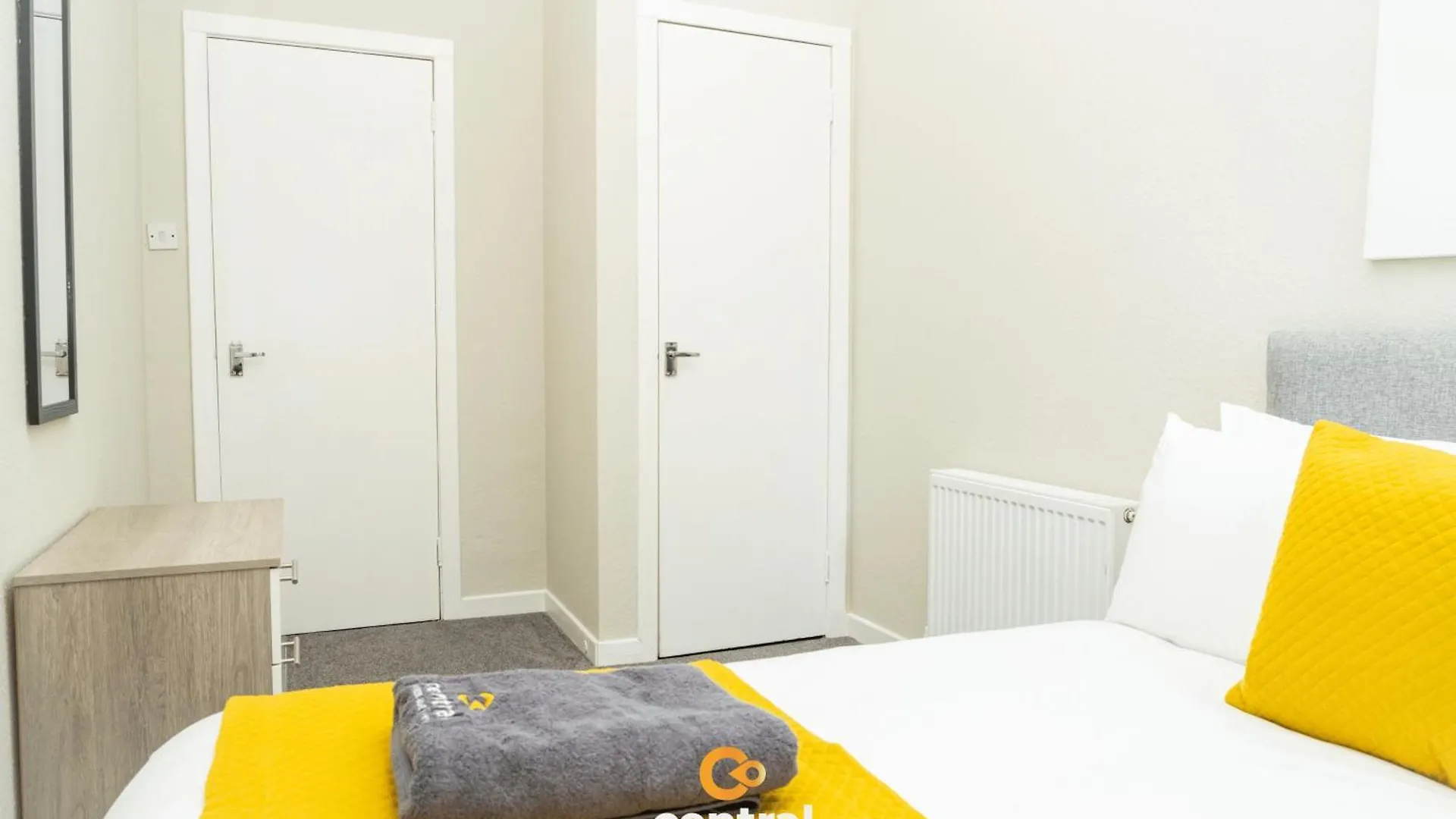 Central Serviced Apartments - 2 Bedroom - Ground Floor - Modern - Sleeps 4 - 2 X Double Beds - Free Street Parking - Fully Equipped - Short & Long Term Stays Available - Contact Us For Your Requirements Dundee 0*,