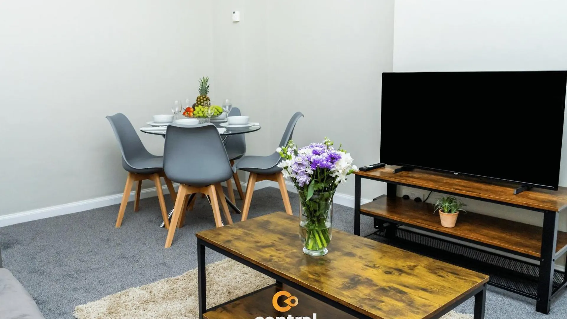 Central Serviced Apartments - 2 Bedroom - Ground Floor - Modern - Sleeps 4 - 2 X Double Beds - Free Street Parking - Fully Equipped - Short & Long Term Stays Available - Contact Us For Your Requirements Dundee