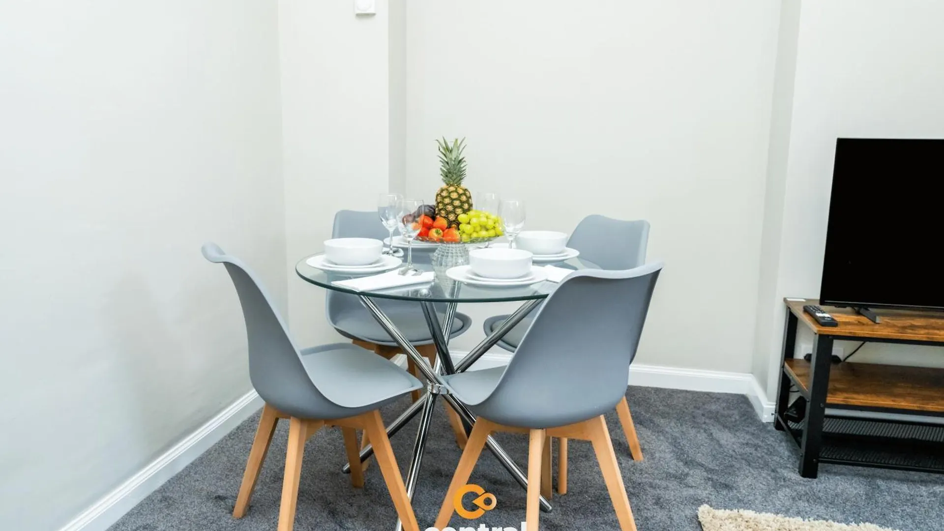 Central Serviced Apartments - 2 Bedroom - Ground Floor - Modern - Sleeps 4 - 2 X Double Beds - Free Street Parking - Fully Equipped - Short & Long Term Stays Available - Contact Us For Your Requirements Dundee