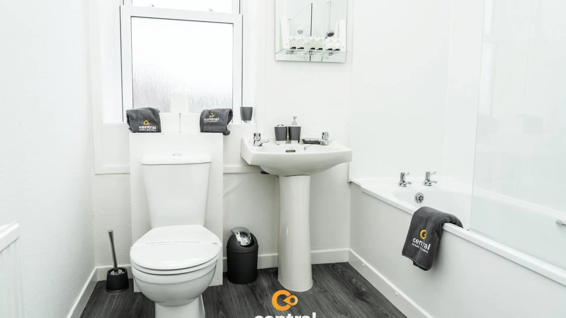 Central Serviced Apartments - 2 Bedroom - Ground Floor - Modern - Sleeps 4 - 2 X Double Beds - Free Street Parking - Fully Equipped - Short & Long Term Stays Available - Contact Us For Your Requirements Dundee