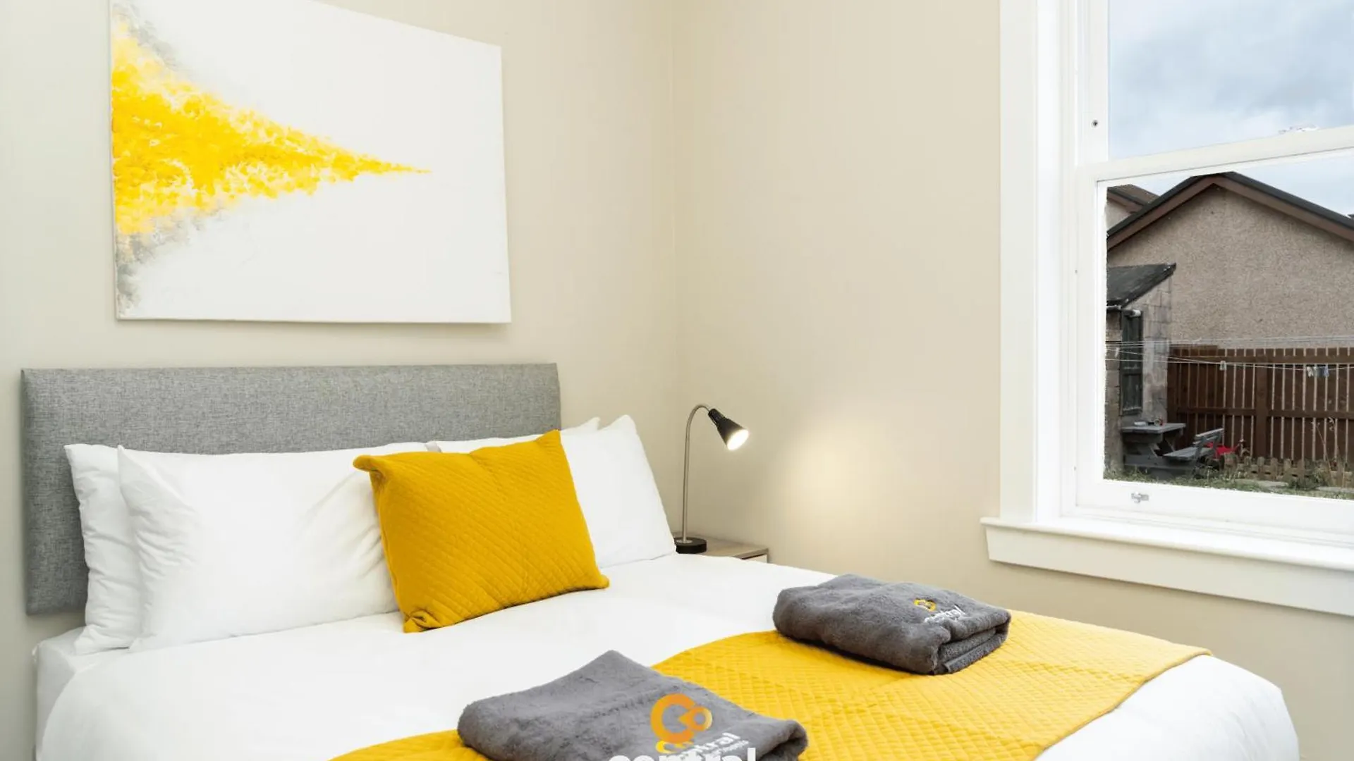 Central Serviced Apartments - 2 Bedroom - Ground Floor - Modern - Sleeps 4 - 2 X Double Beds - Free Street Parking - Fully Equipped - Short & Long Term Stays Available - Contact Us For Your Requirements Dundee