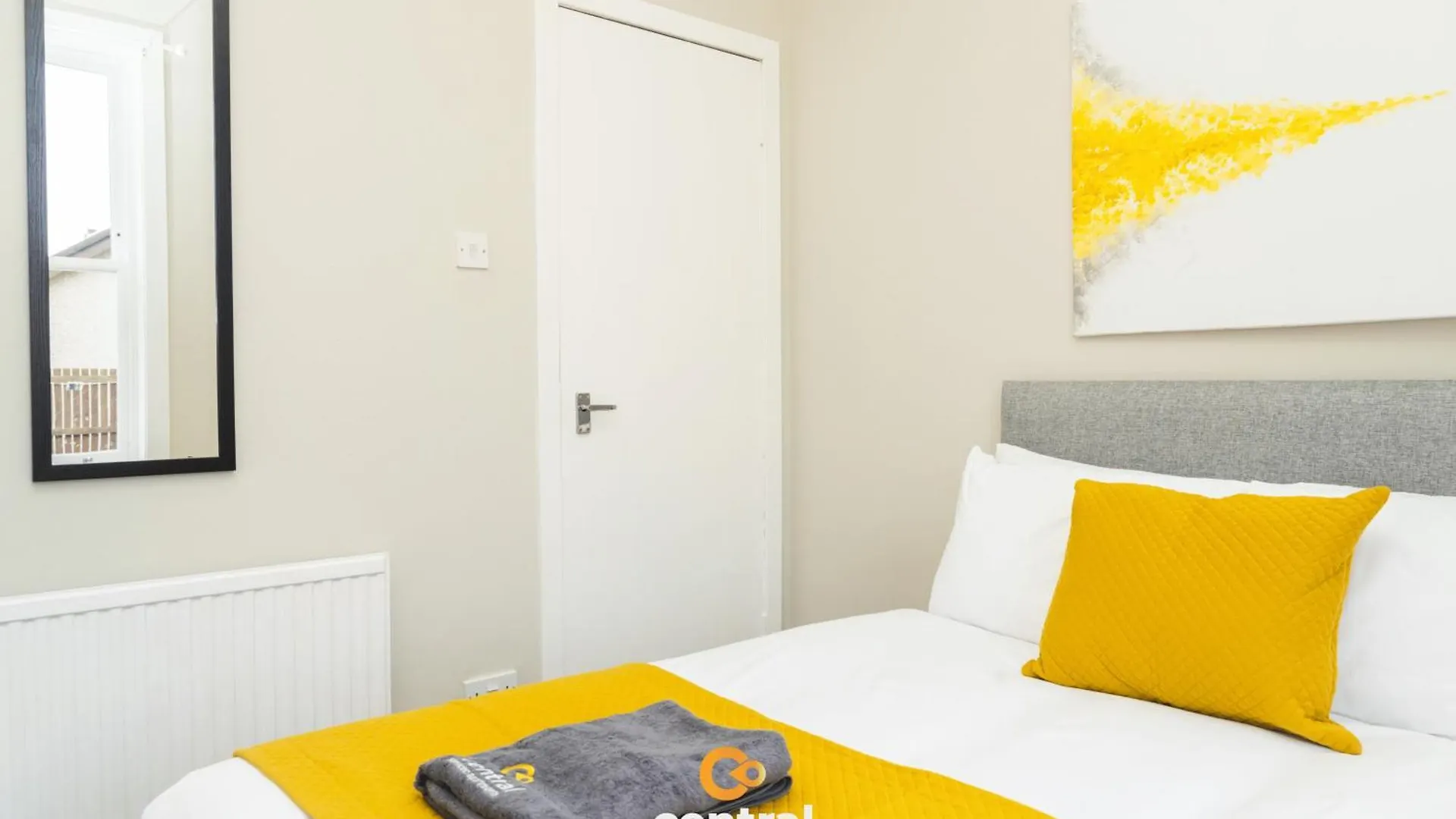 Central Serviced Apartments - 2 Bedroom - Ground Floor - Modern - Sleeps 4 - 2 X Double Beds - Free Street Parking - Fully Equipped - Short & Long Term Stays Available - Contact Us For Your Requirements Dundee
